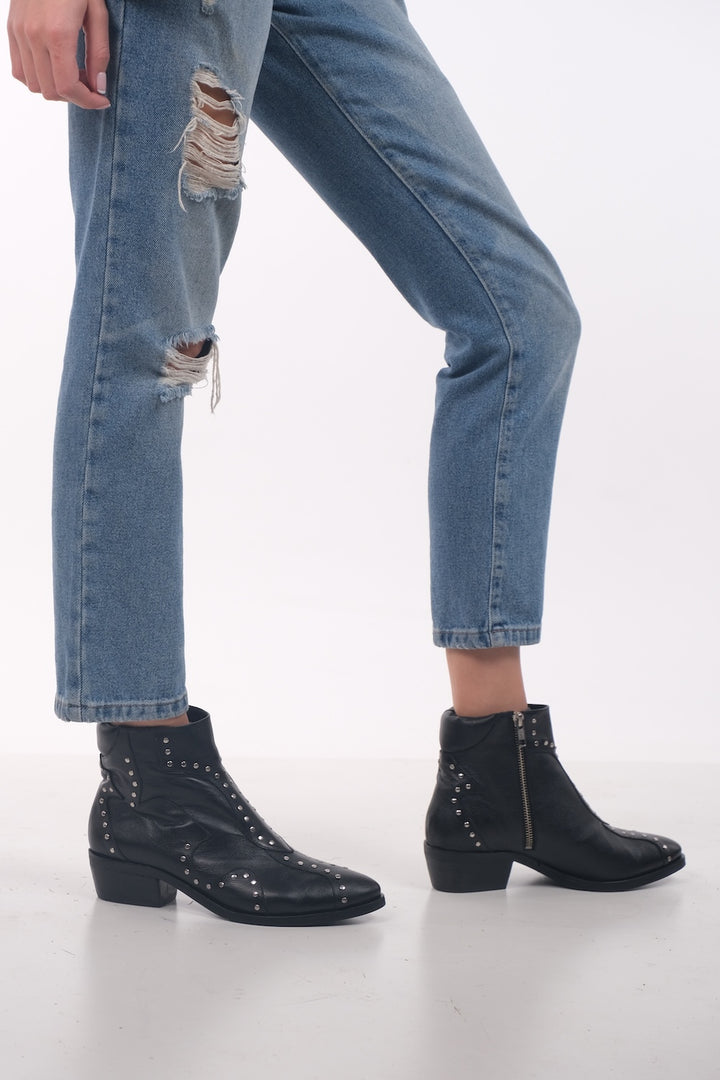 BOTÍN DE CUERO NICOLE NEGRO