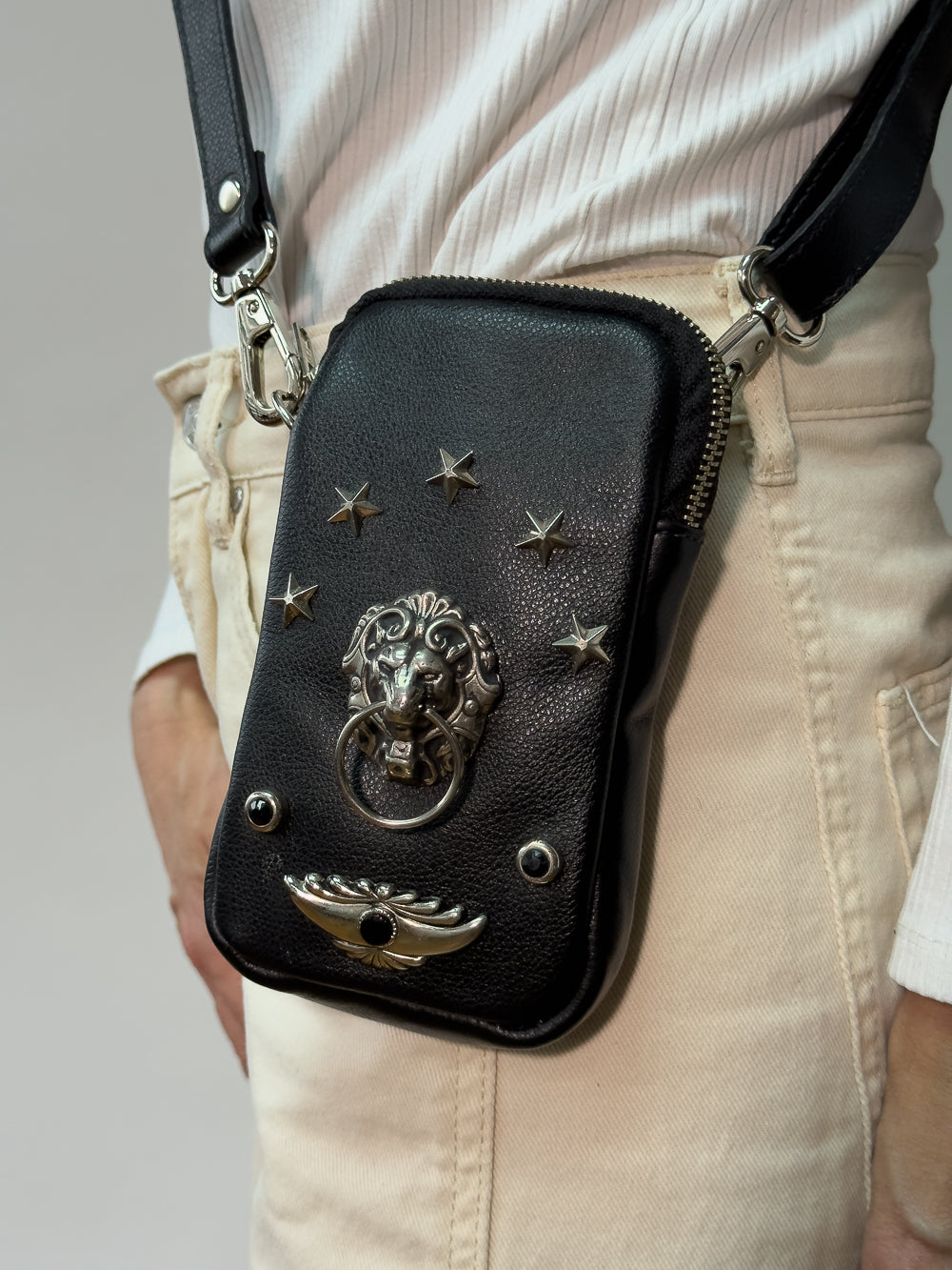 CARTERA DE CUERO NEGRA LEÓN