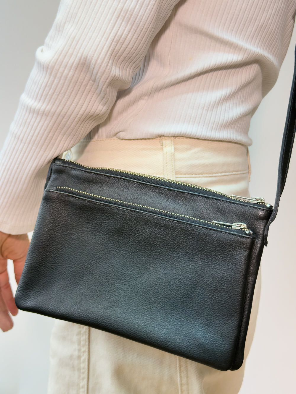 CARTERA DE CUERO NEGRO