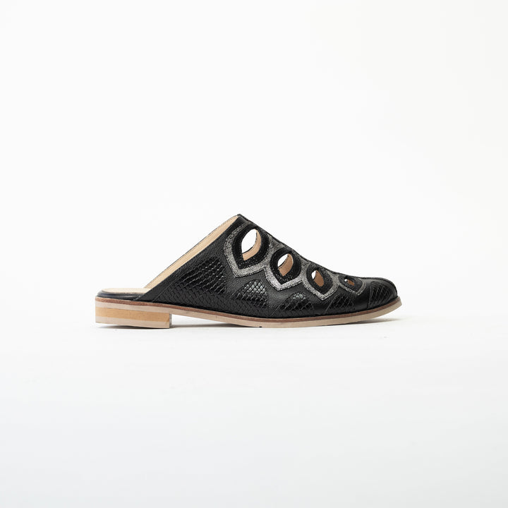 PUNTILLA DE CUERO FLOR NEGRA