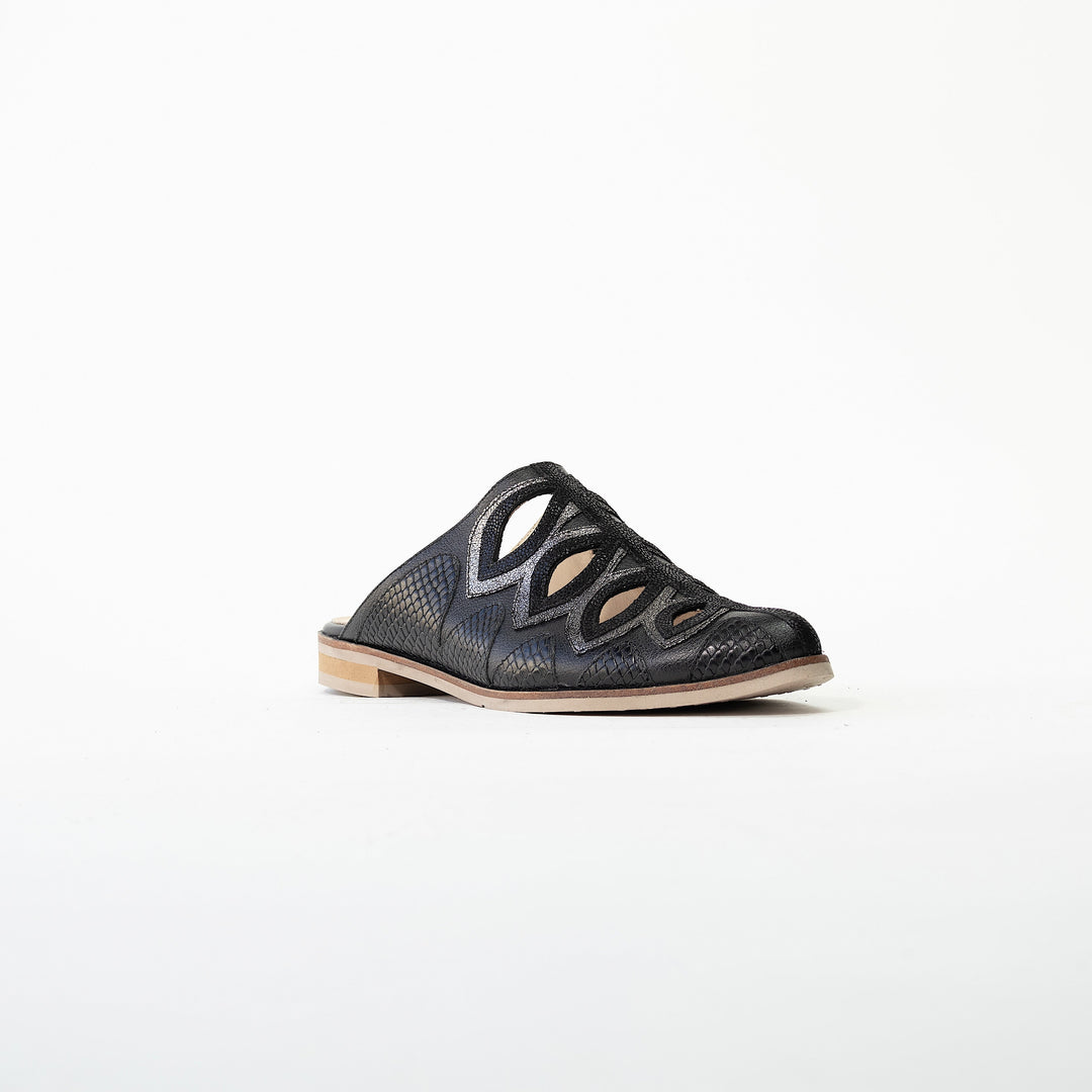 PUNTILLA DE CUERO FLOR NEGRA
