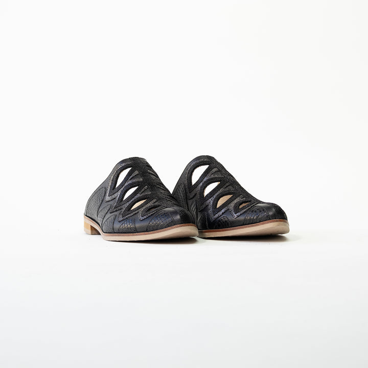 PUNTILLA DE CUERO FLOR NEGRA
