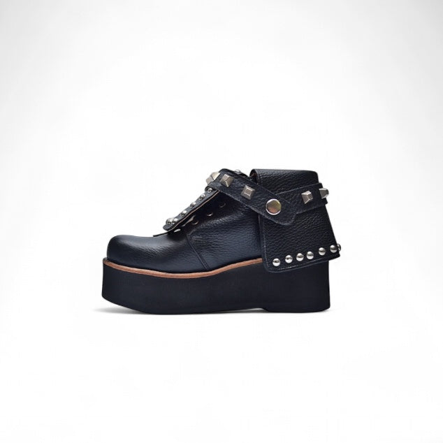 BOTIN LOLA DE PLATAFORMA NEGRO DE CUERO