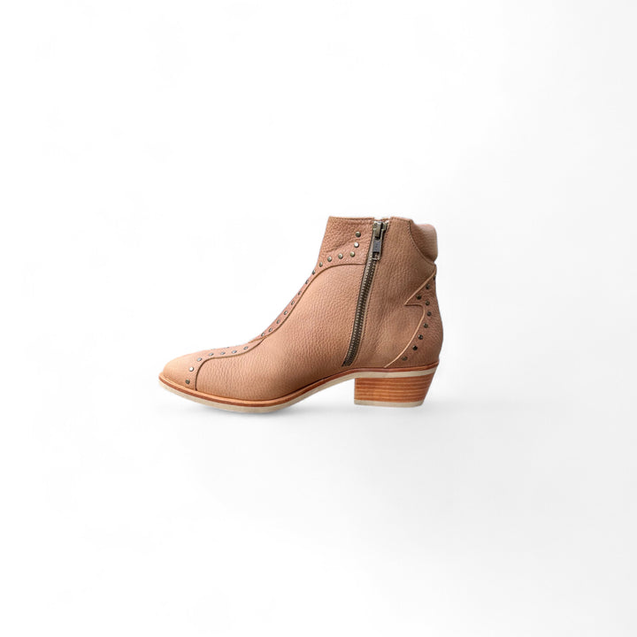 BOTÍN DE CUERO NICOLE CAMEL