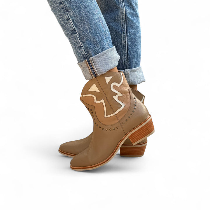 BOTIN DE CUERO ROBERTA CAMEL