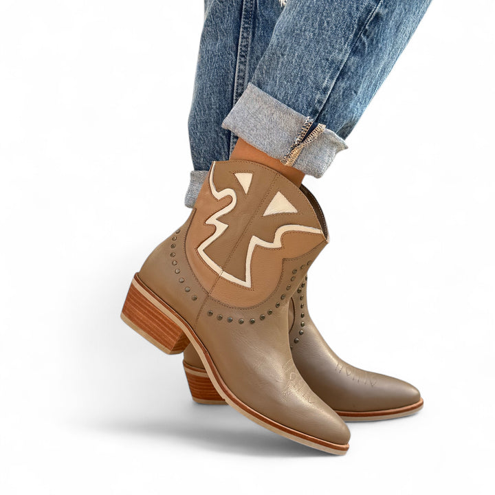 BOTIN DE CUERO ROBERTA CAMEL