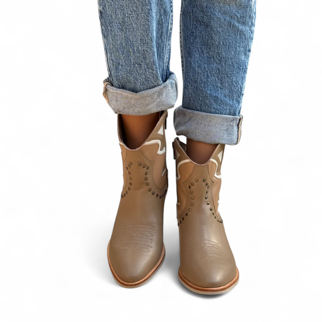BOTIN DE CUERO ROBERTA CAMEL
