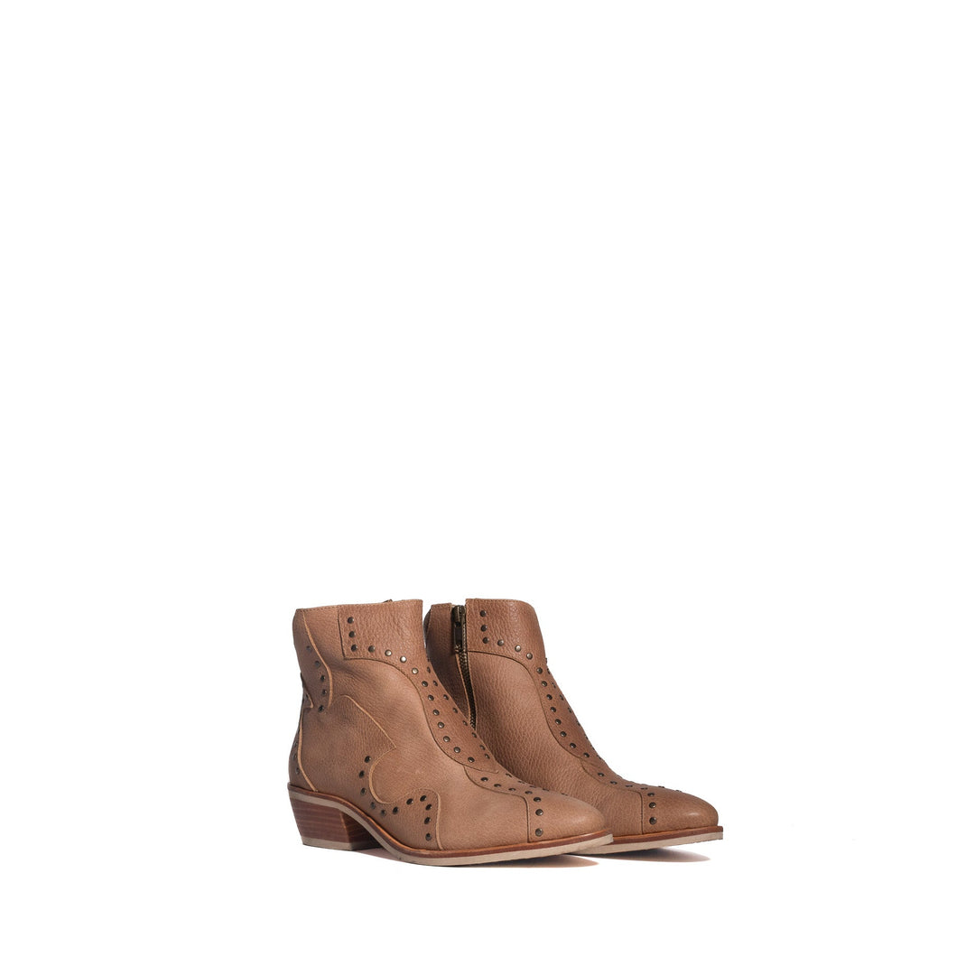BOTÍN DE CUERO NICOLE CAMEL