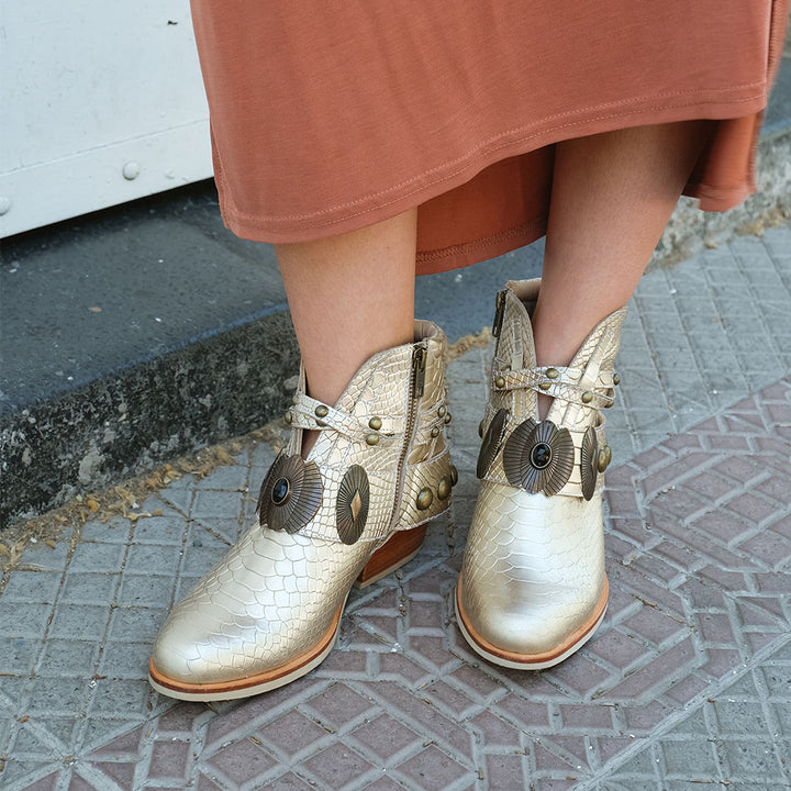 BOTÍN ADELA DORADO DE CUERO MUJER