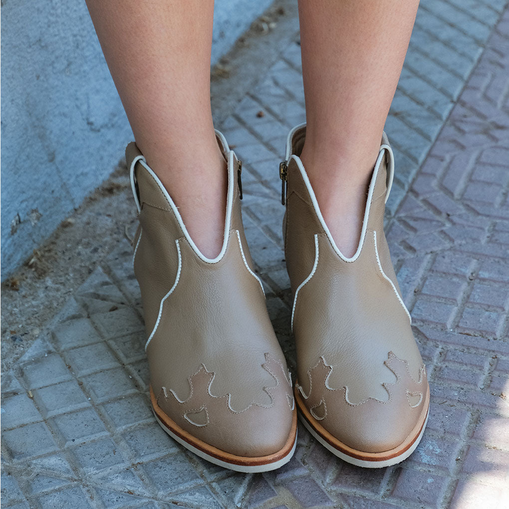 BOTÍN LORENZA CAMEL DE CUERO MUJER