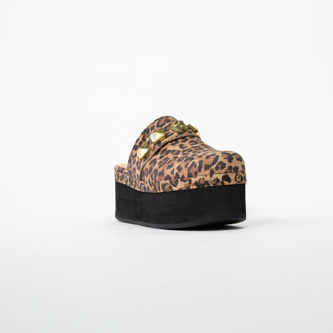 ZUECO DE CUERO LEOPARDO ALTO