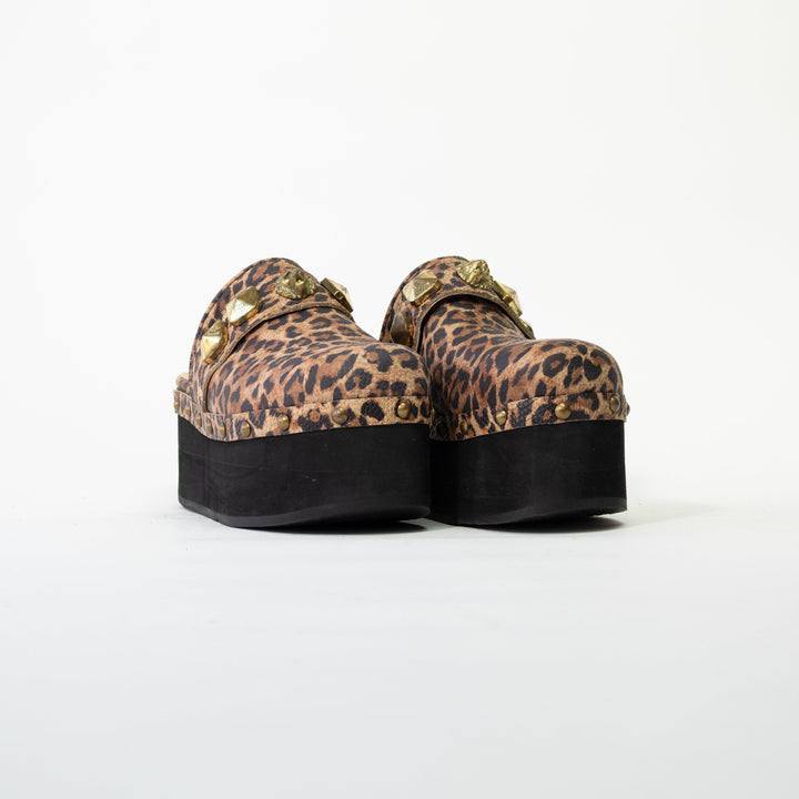 ZUECO DE CUERO LEOPARDO ALTO