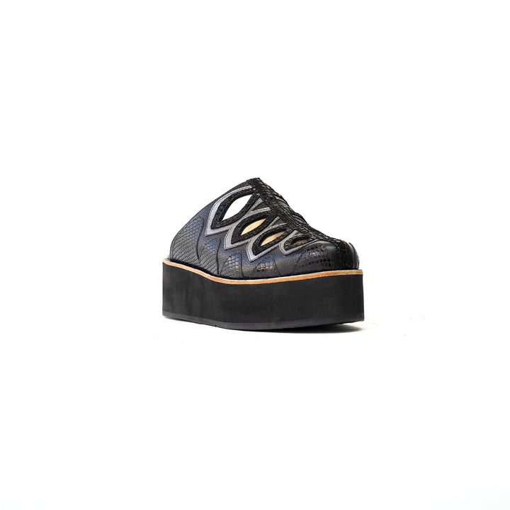 ZUECO DE CUERO FLOR NEGRO