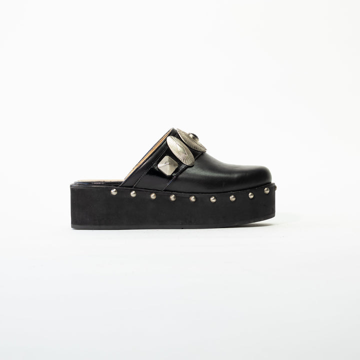 ZUECO DE CUERO MARIA NEGRO