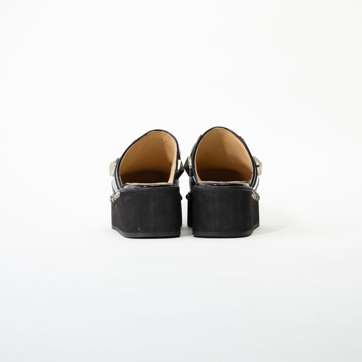 ZUECO DE CUERO MARIA NEGRO